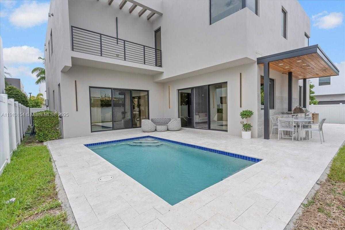 Small Image of Doral Number 31