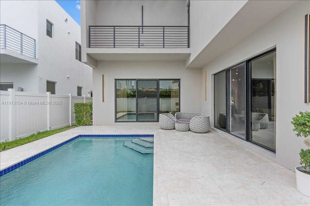 Small Image of Doral Number 34