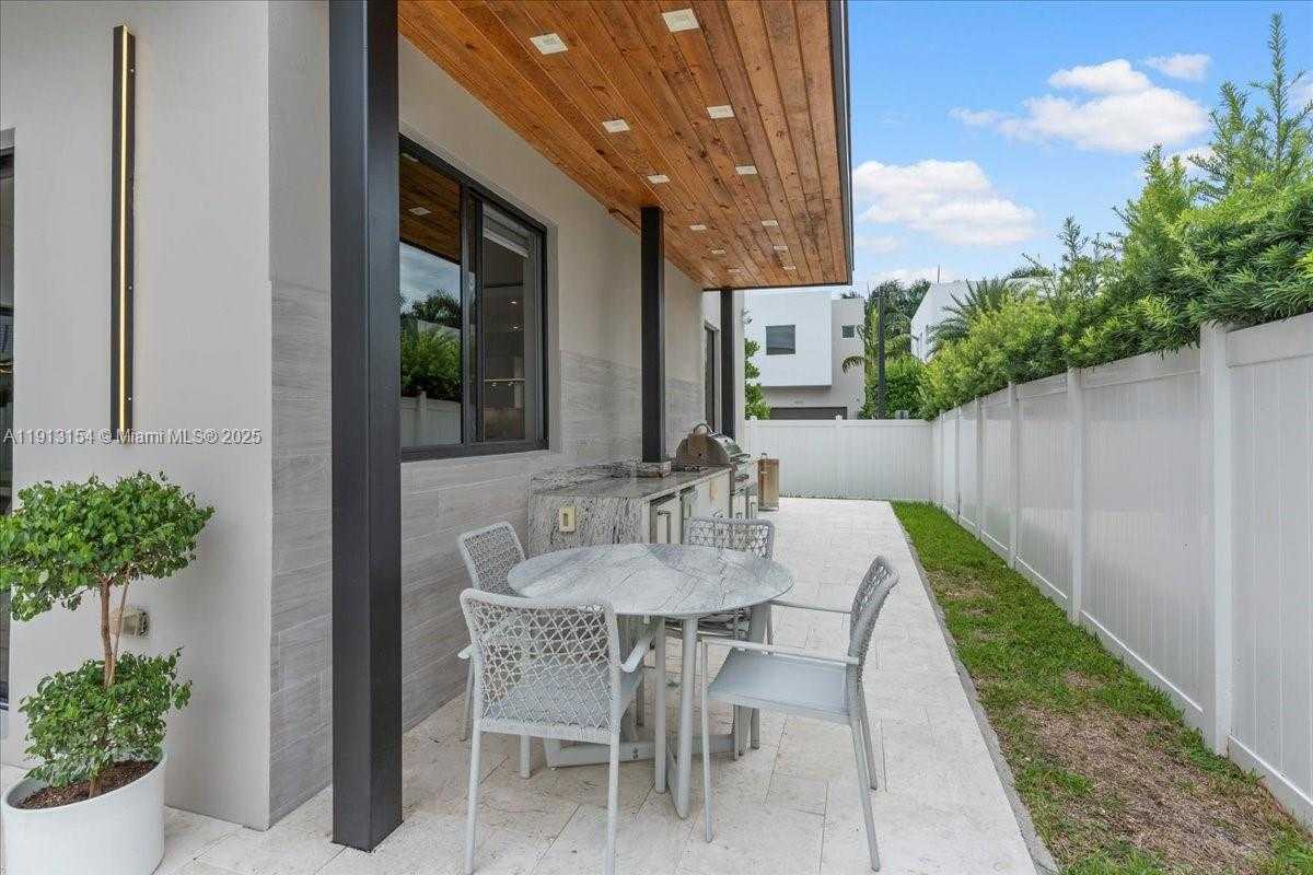 Small Image of Doral Number 35