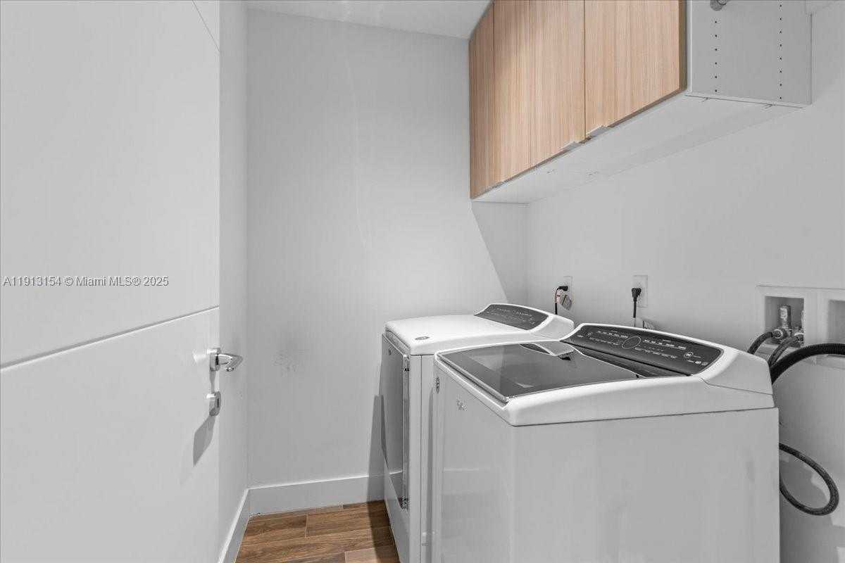 Small Image of Doral Number 39