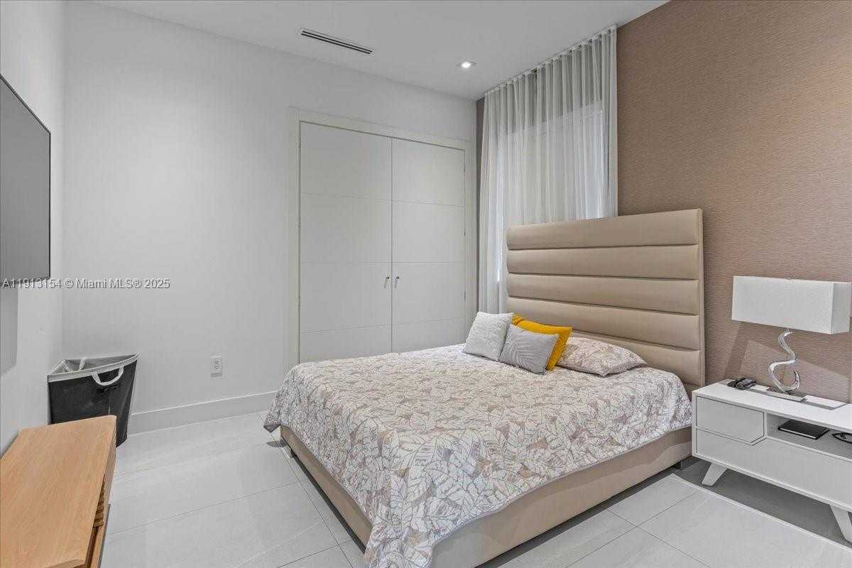 Small Image of Doral Number 40