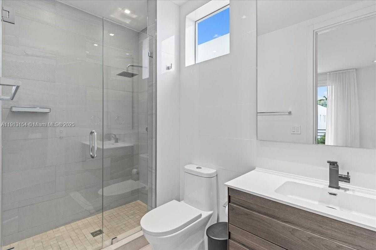 Small Image of Doral Number 43