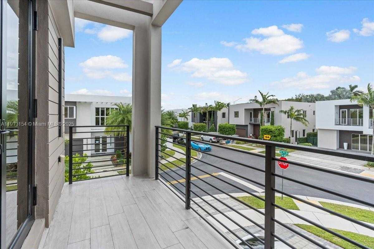 Small Image of Doral Number 44