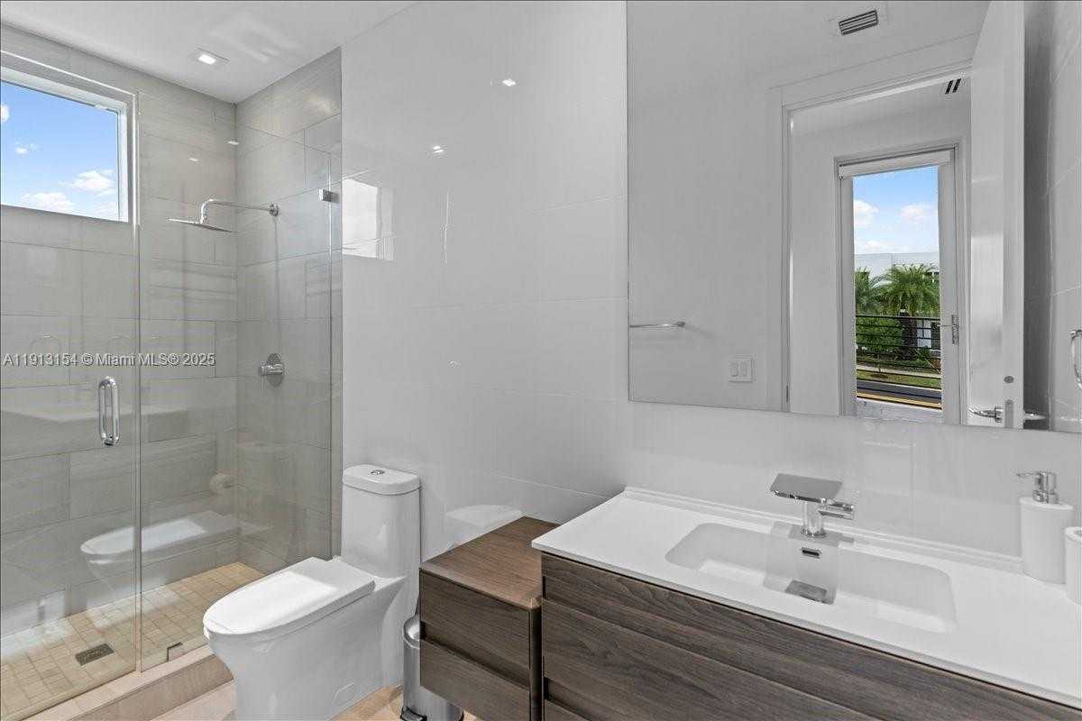 Small Image of Doral Number 49