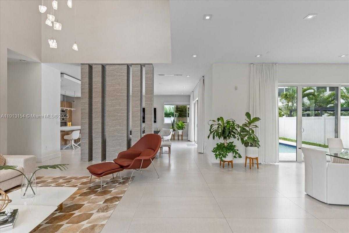 Small Image of Doral Number 5