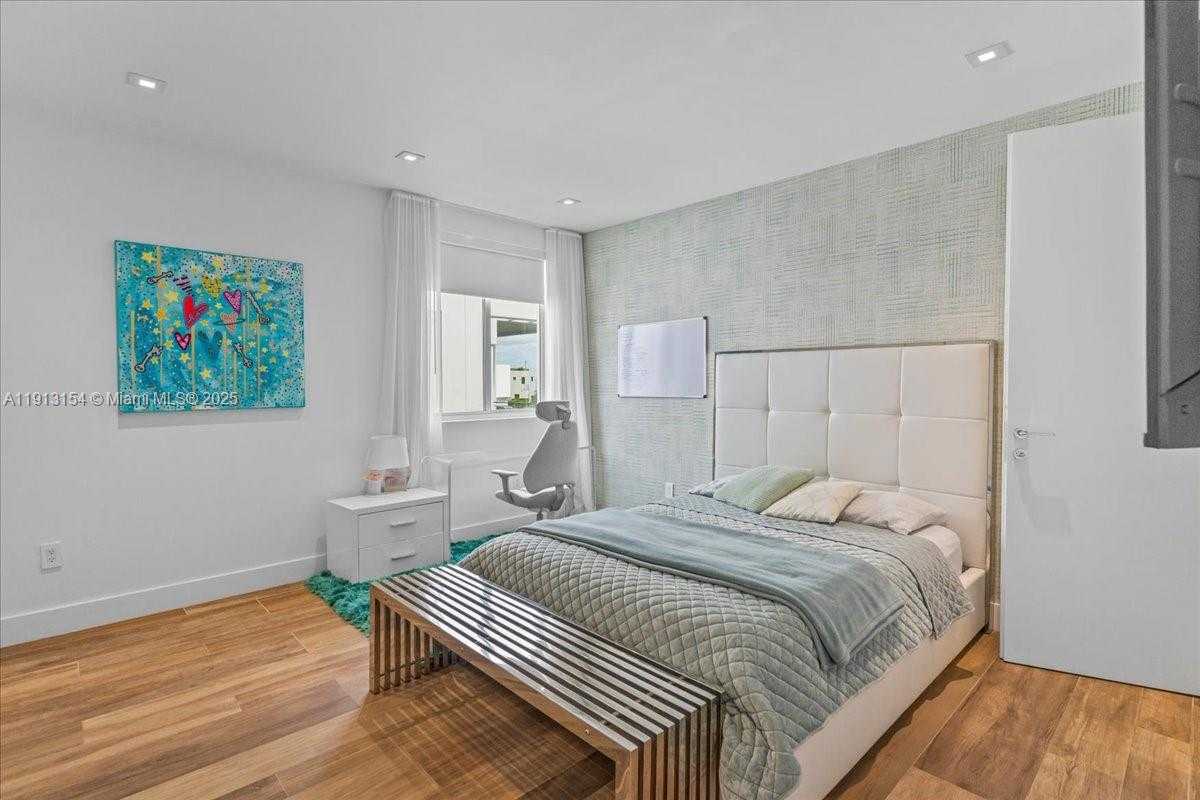 Small Image of Doral Number 52