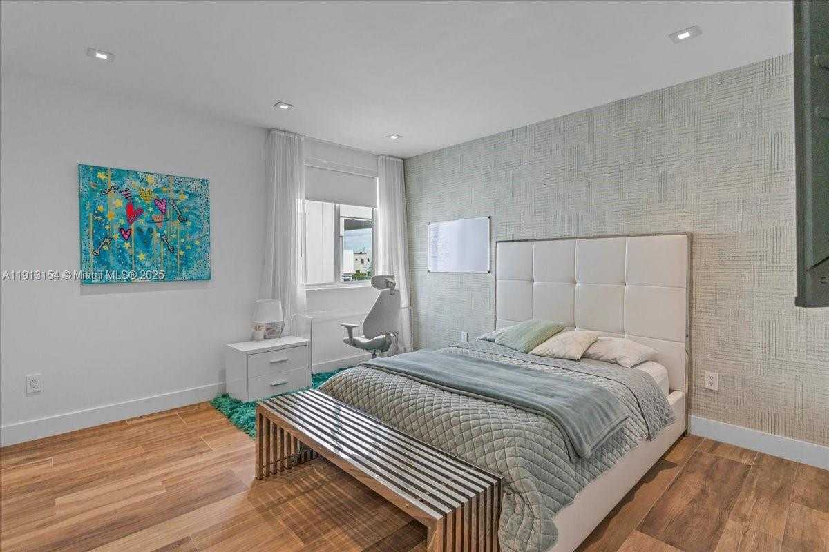 Small Image of Doral Number 53