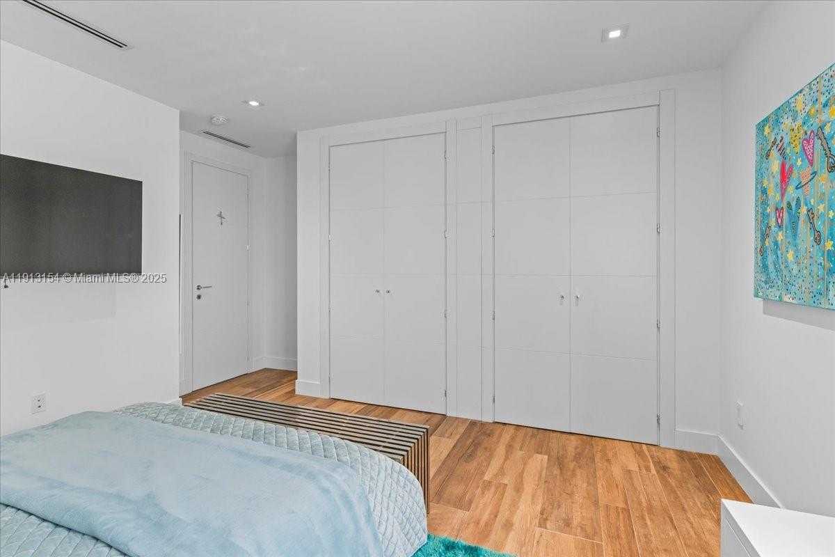 Small Image of Doral Number 54