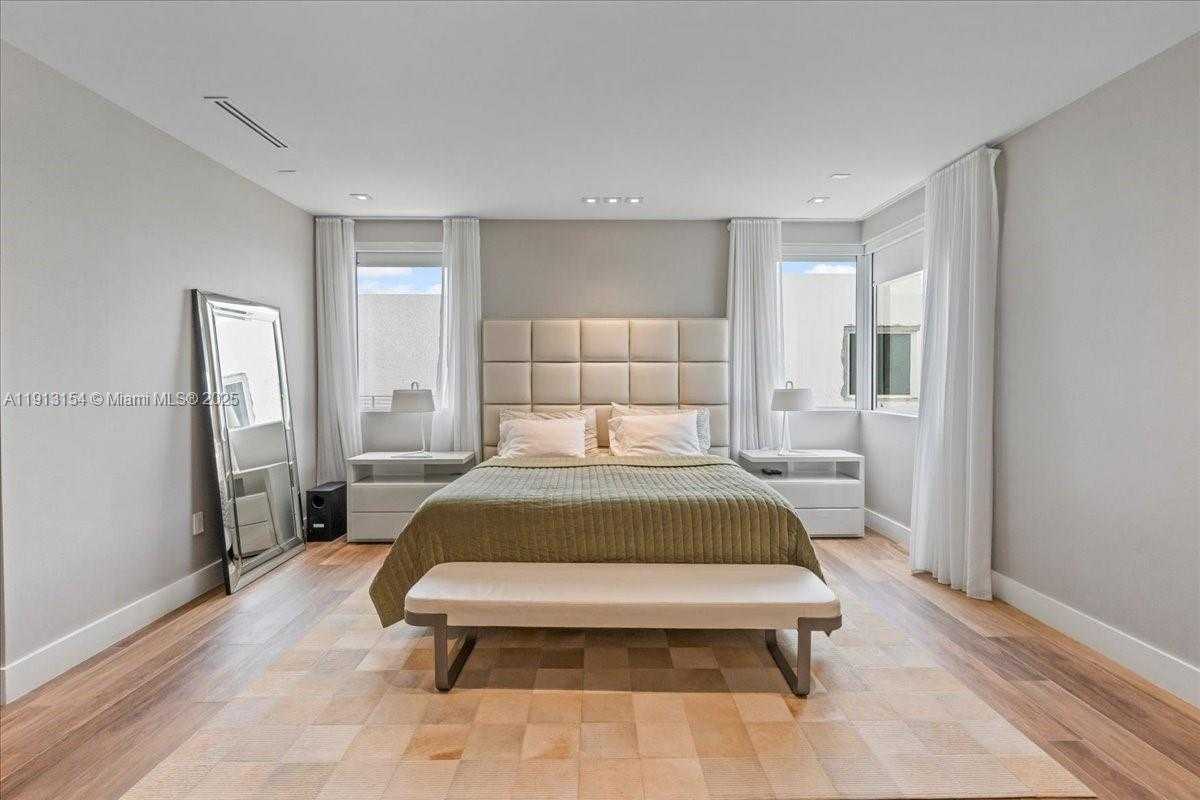 Small Image of Doral Number 57