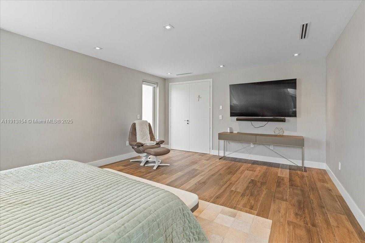 Small Image of Doral Number 59