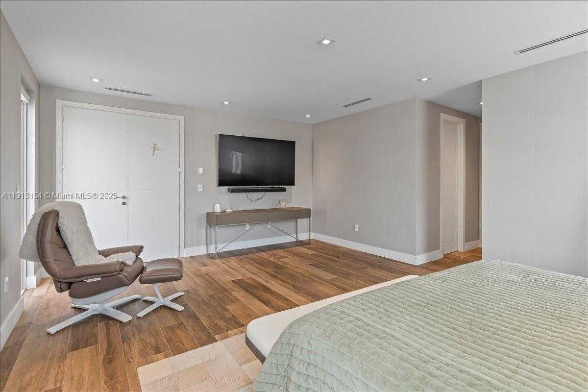 Small Image of Doral Number 60