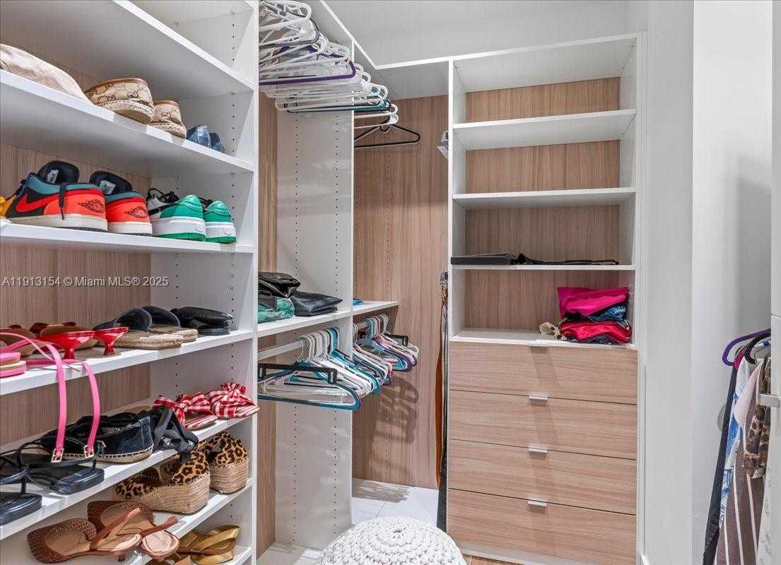 Small Image of Doral Number 61