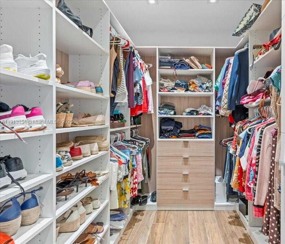 Small Image of Doral Number 62