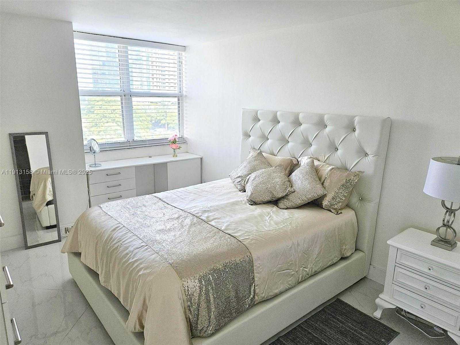 Small Image of 770 CLAUGHTON ISLAND DR #602, Miami Number 10