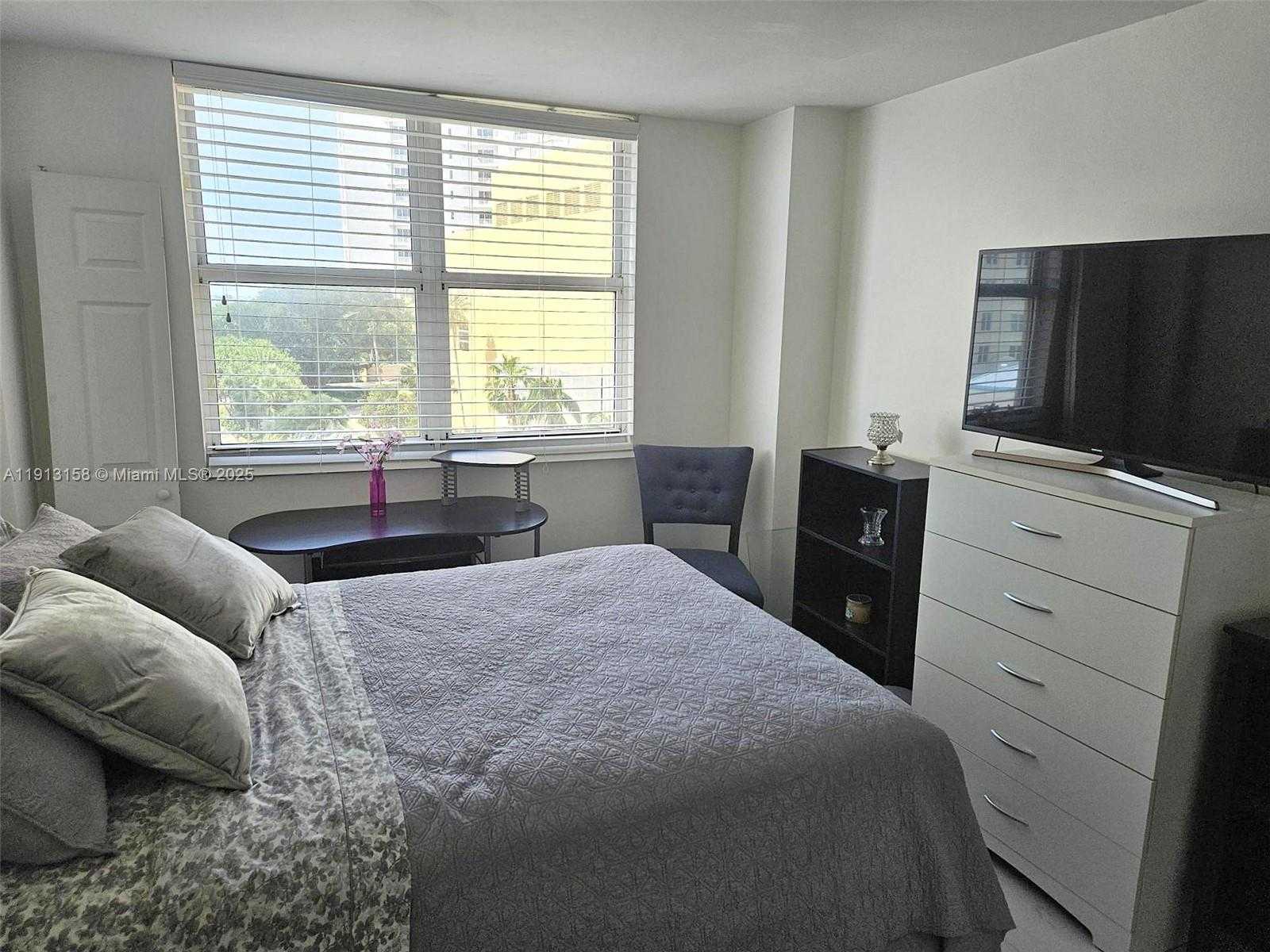 Small Image of 770 CLAUGHTON ISLAND DR #602, Miami Number 15