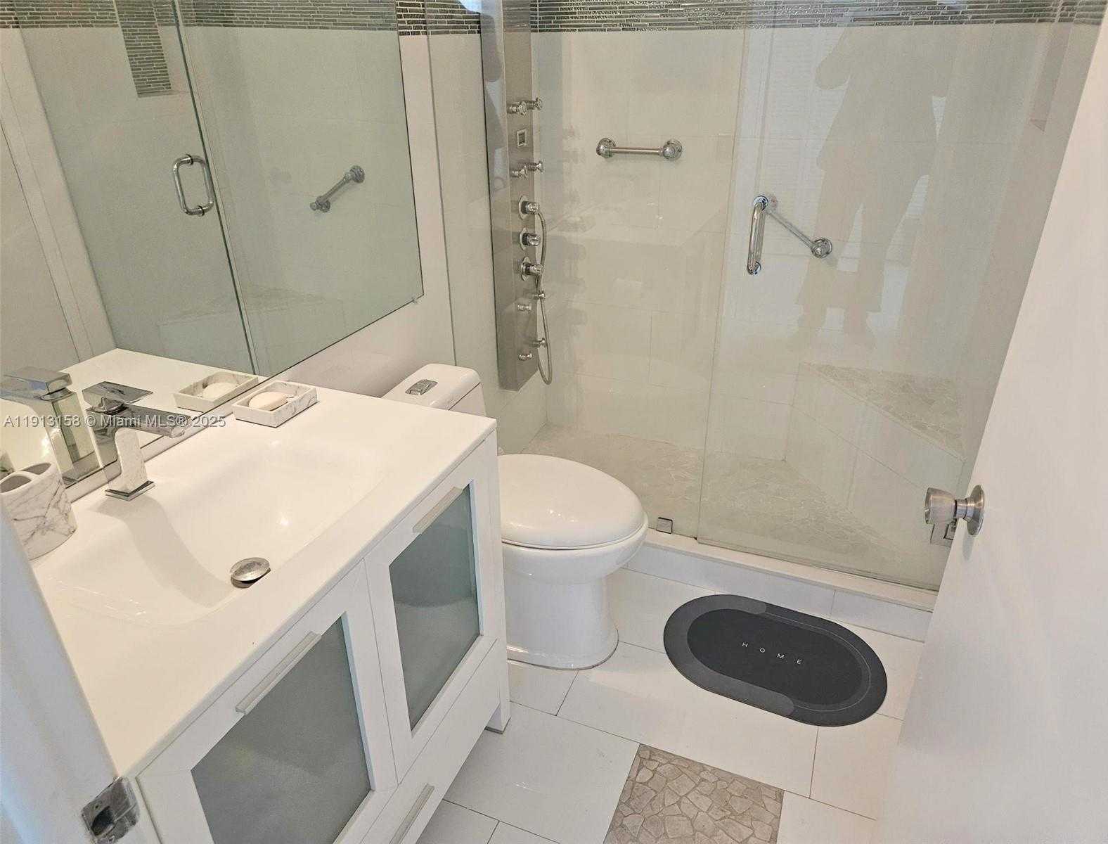 Small Image of 770 CLAUGHTON ISLAND DR #602, Miami Number 16