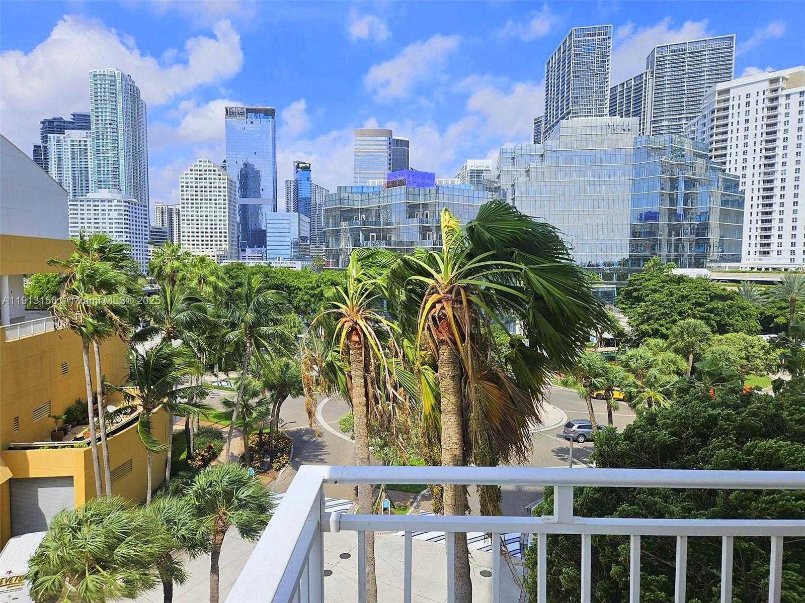 Small Image of 770 CLAUGHTON ISLAND DR #602, Miami Number 18