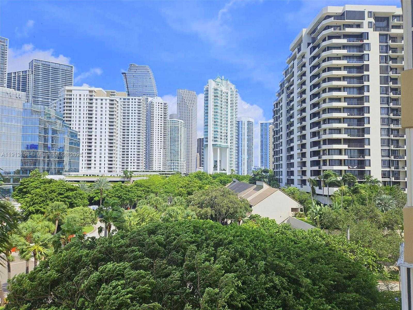 Small Image of 770 CLAUGHTON ISLAND DR #602, Miami Number 19