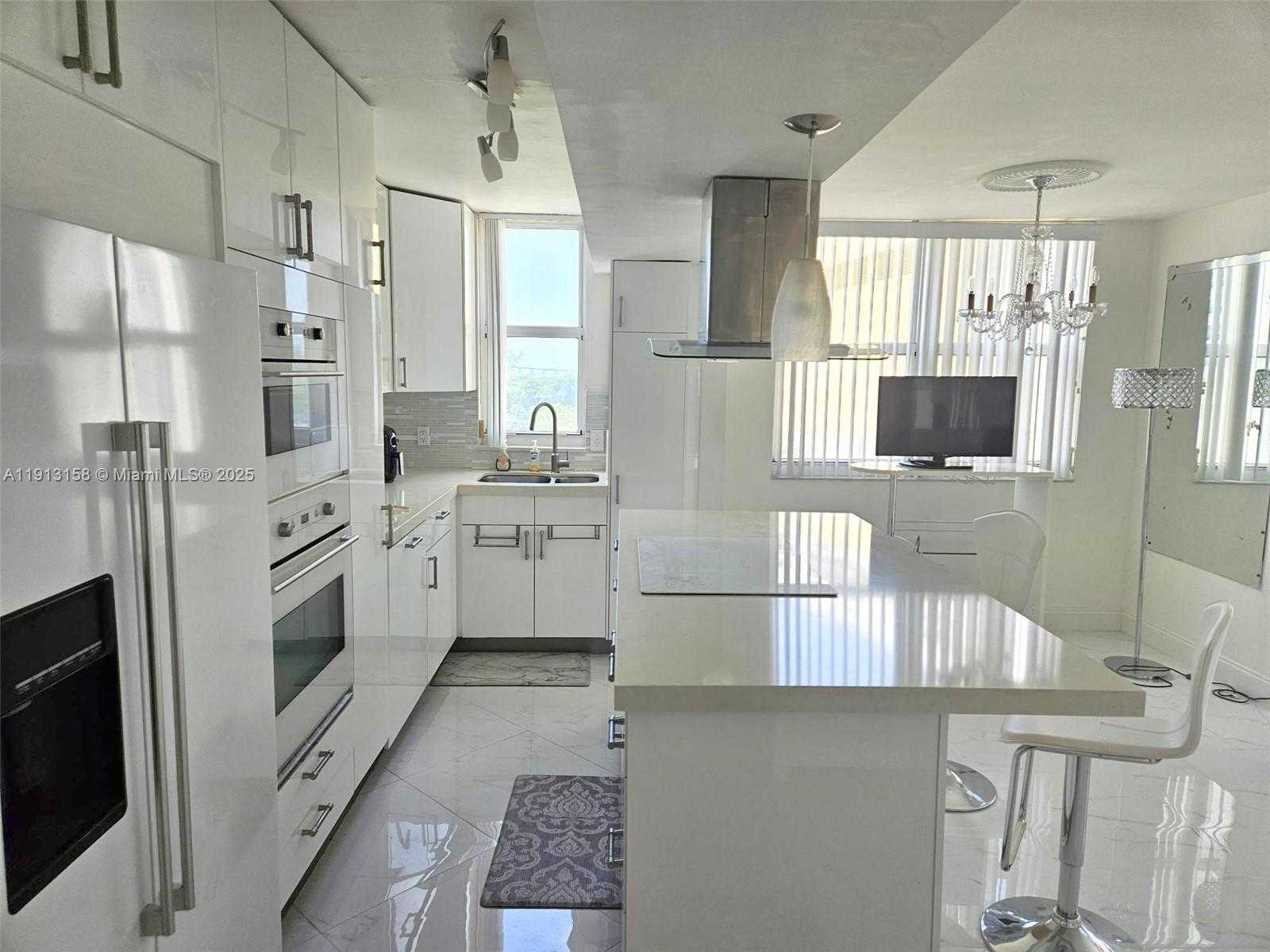Small Image of 770 CLAUGHTON ISLAND DR #602, Miami Number 5
