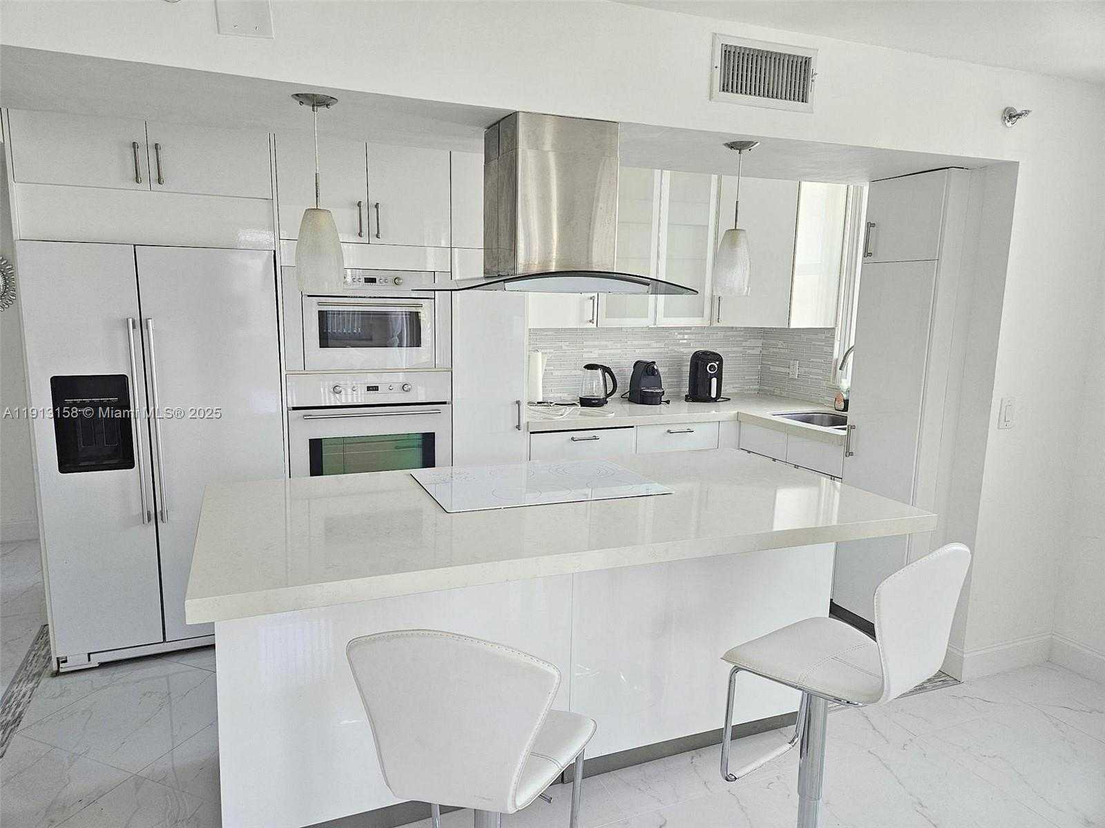 Small Image of 770 CLAUGHTON ISLAND DR #602, Miami Number 7