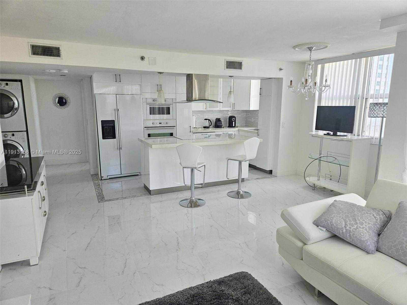 Small Image of 770 CLAUGHTON ISLAND DR #602, Miami Number 8