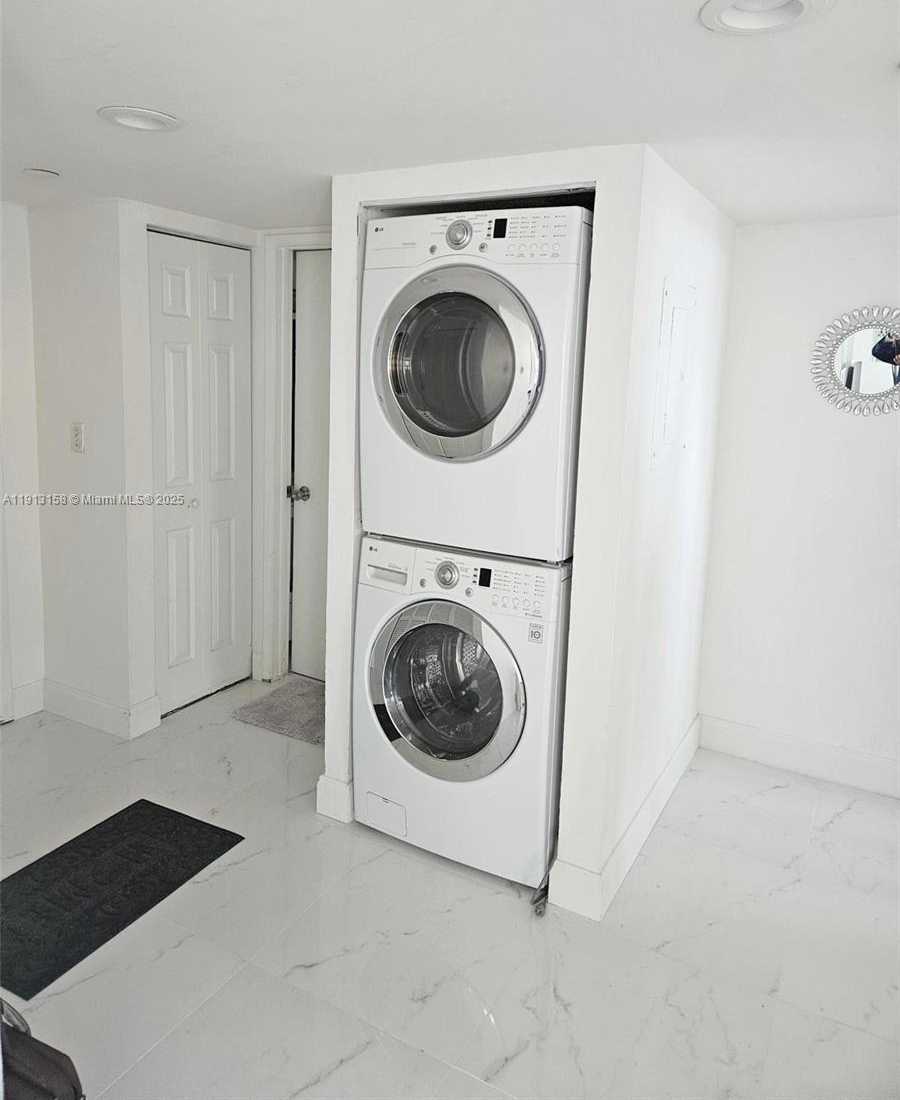 Small Image of 770 CLAUGHTON ISLAND DR #602, Miami Number 9