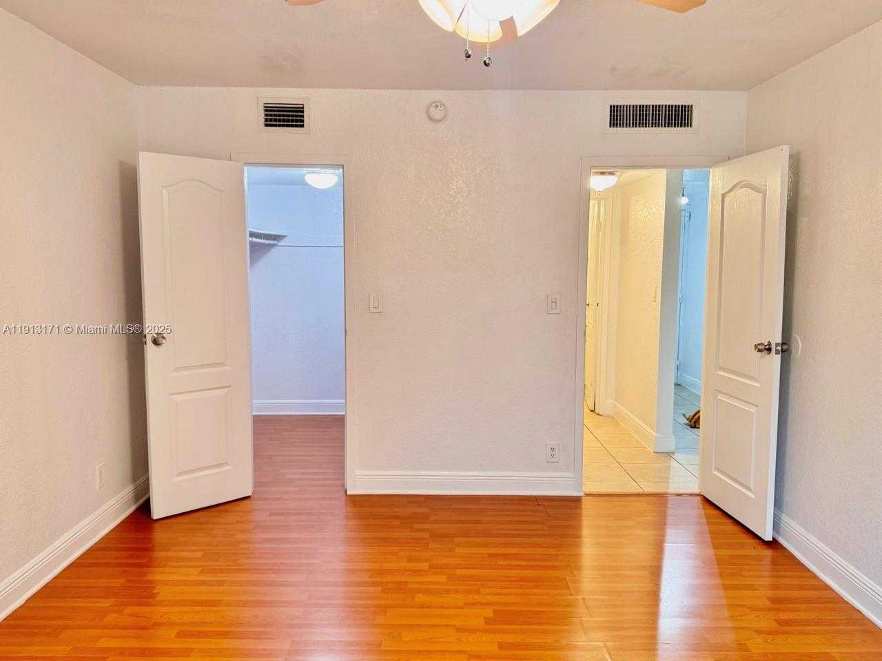 Small Image of 5201 GENEVA WAY #307, Doral Number 11