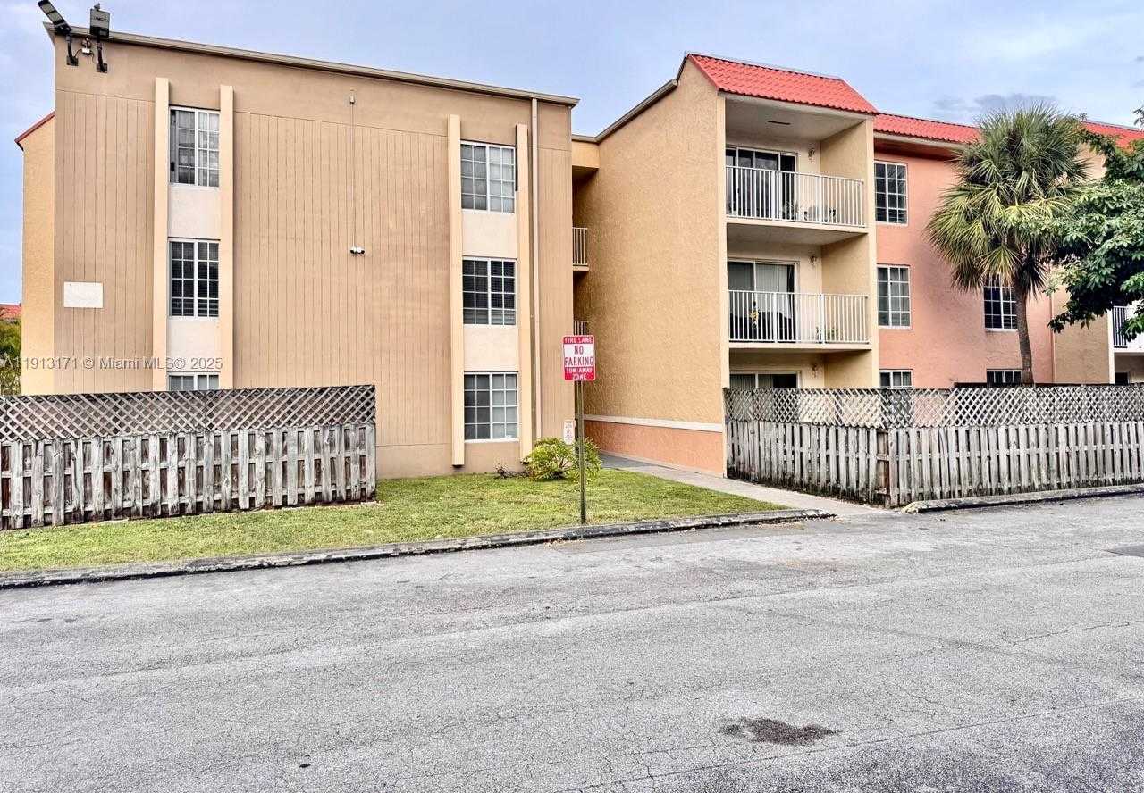 Small Image of 5201 GENEVA WAY #307, Doral Number 14