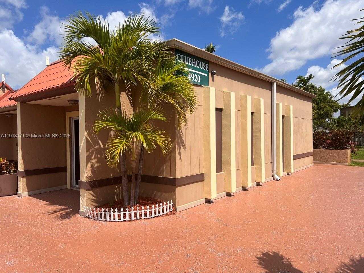 Small Image of 5201 GENEVA WAY #307, Doral Number 16