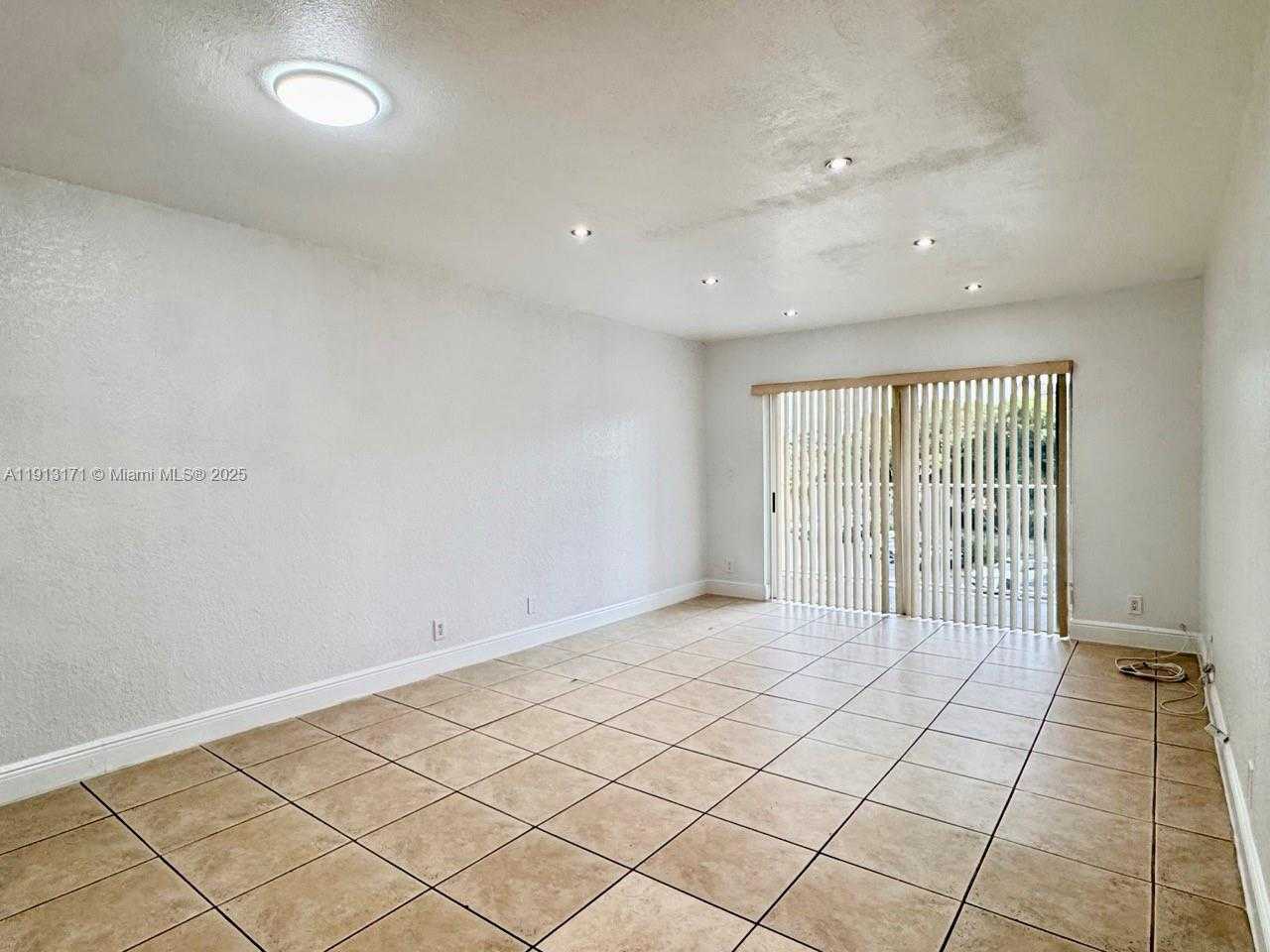 Small Image of 5201 GENEVA WAY #307, Doral Number 5