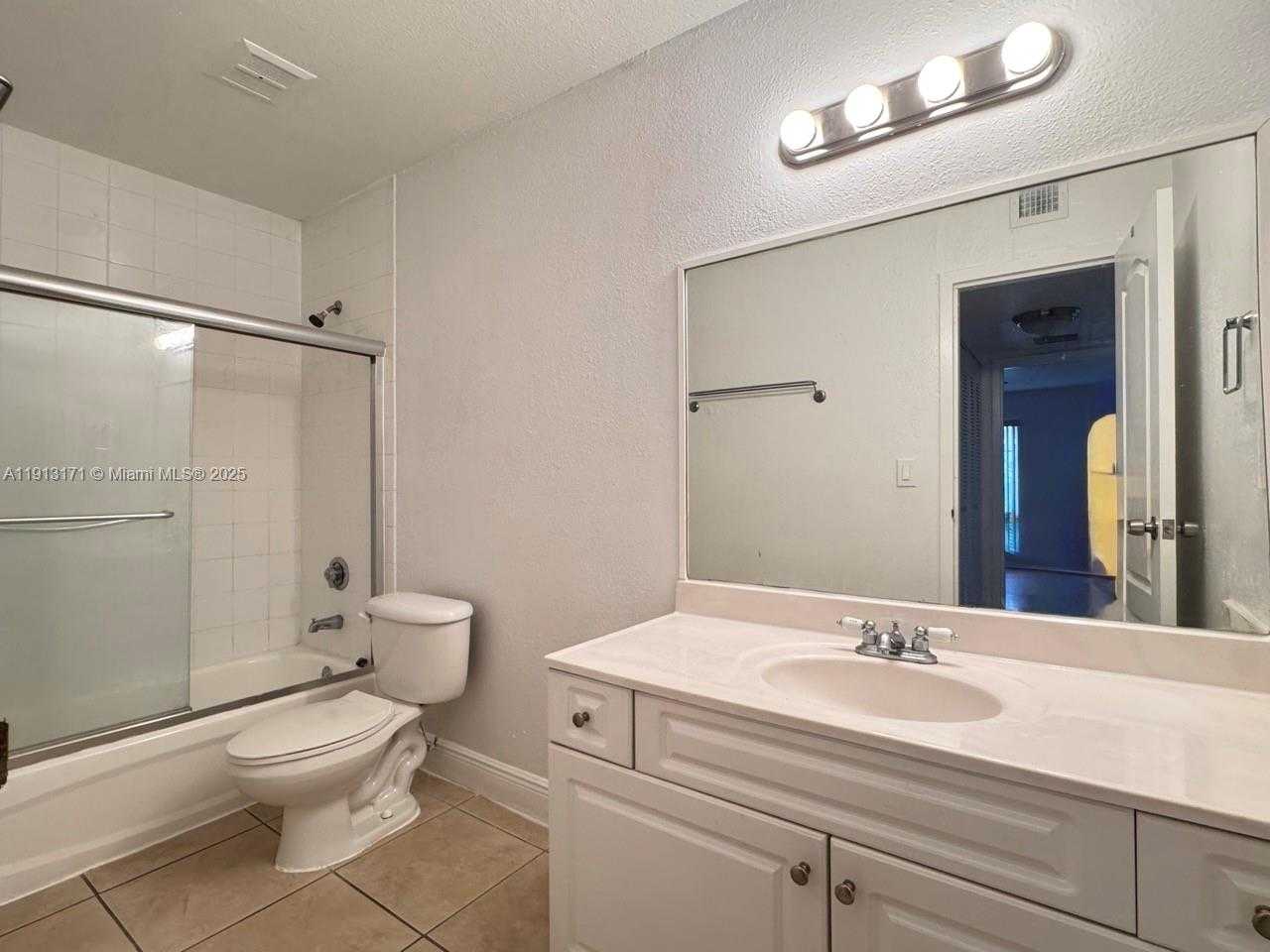 Small Image of 5201 GENEVA WAY #307, Doral Number 8