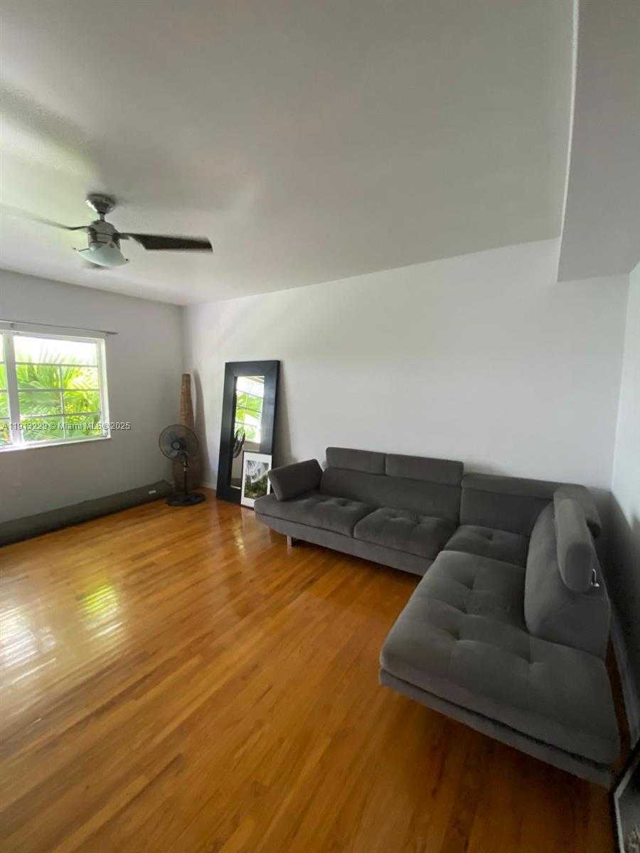 Small Image of 1525 PENNSYLVANIA AV #5, Miami Beach Number 2