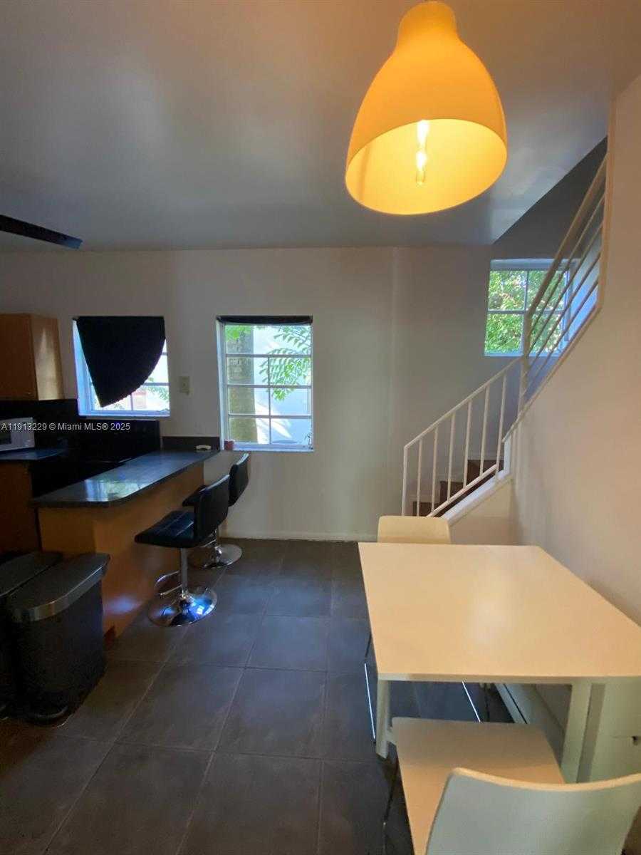 Small Image of 1525 PENNSYLVANIA AV #5, Miami Beach Number 3