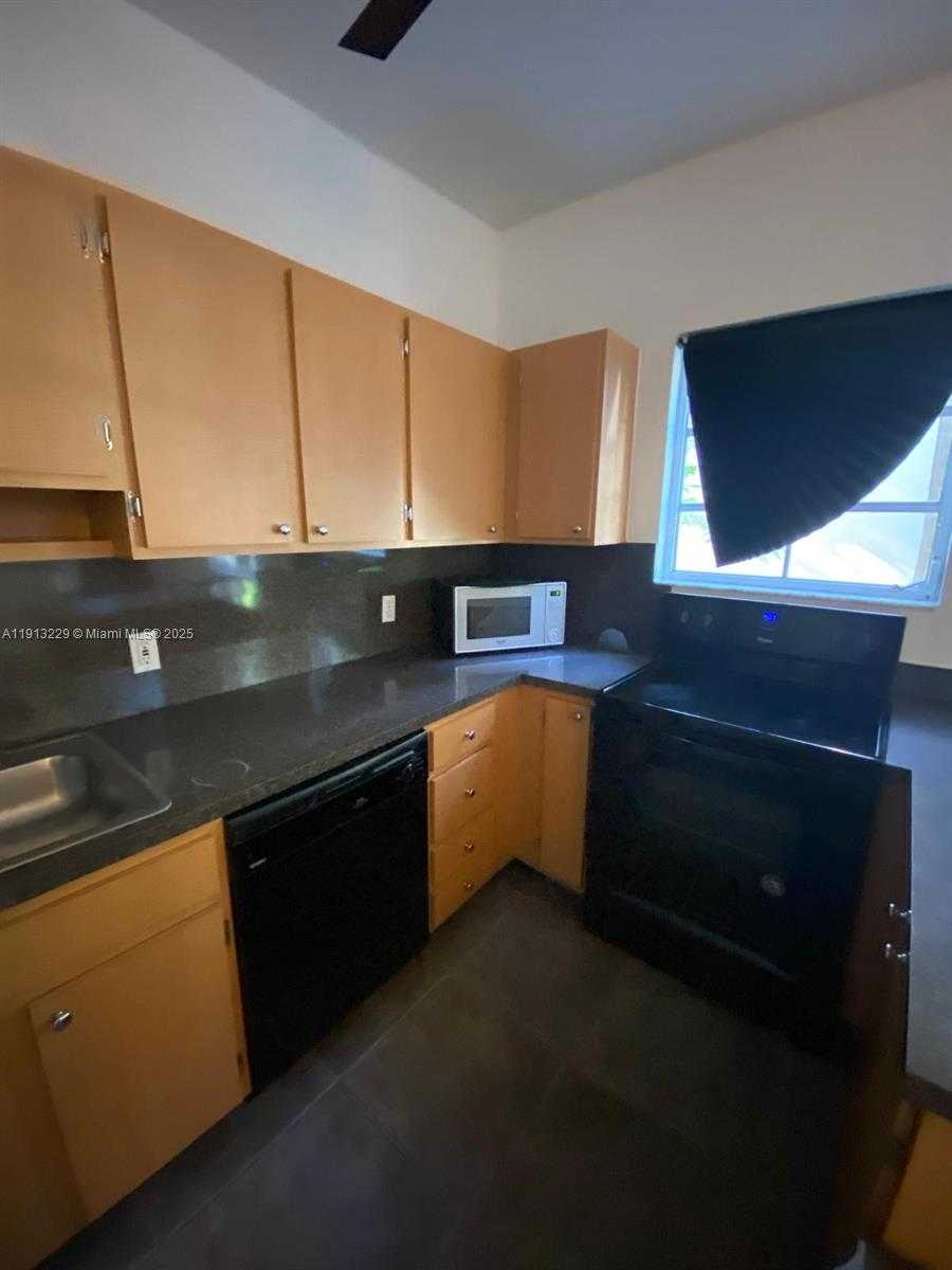 Small Image of 1525 PENNSYLVANIA AV #5, Miami Beach Number 4