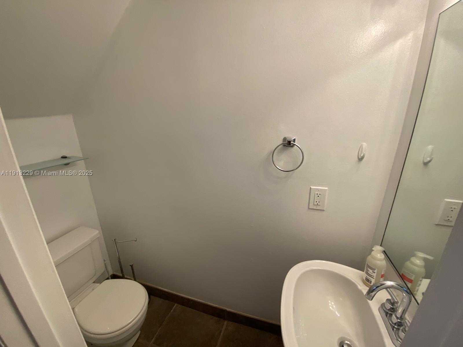 Small Image of 1525 PENNSYLVANIA AV #5, Miami Beach Number 8