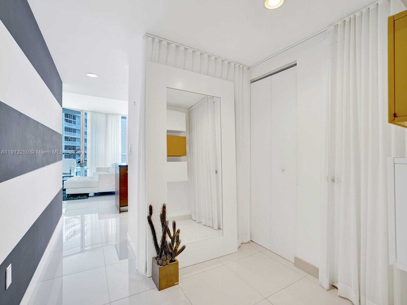 Small Image of 495 BRICKELL AVE #2504, Miami Number 20
