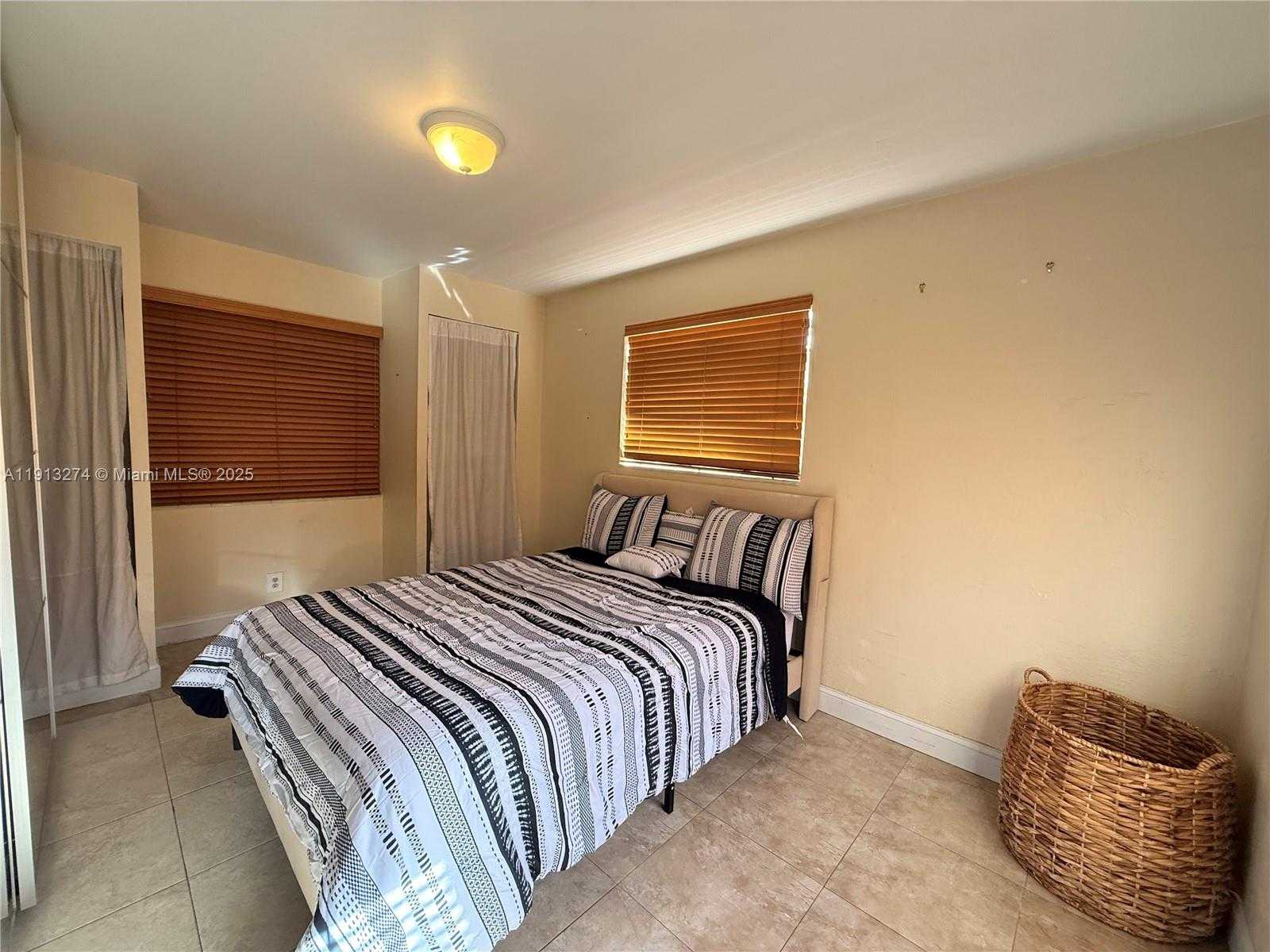 Small Image of 2435 WILSON ST #1, Hollywood Number 10