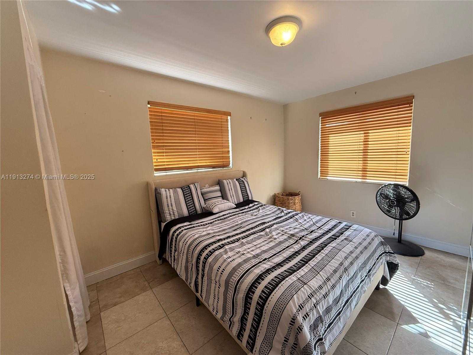 Small Image of 2435 WILSON ST #1, Hollywood Number 11