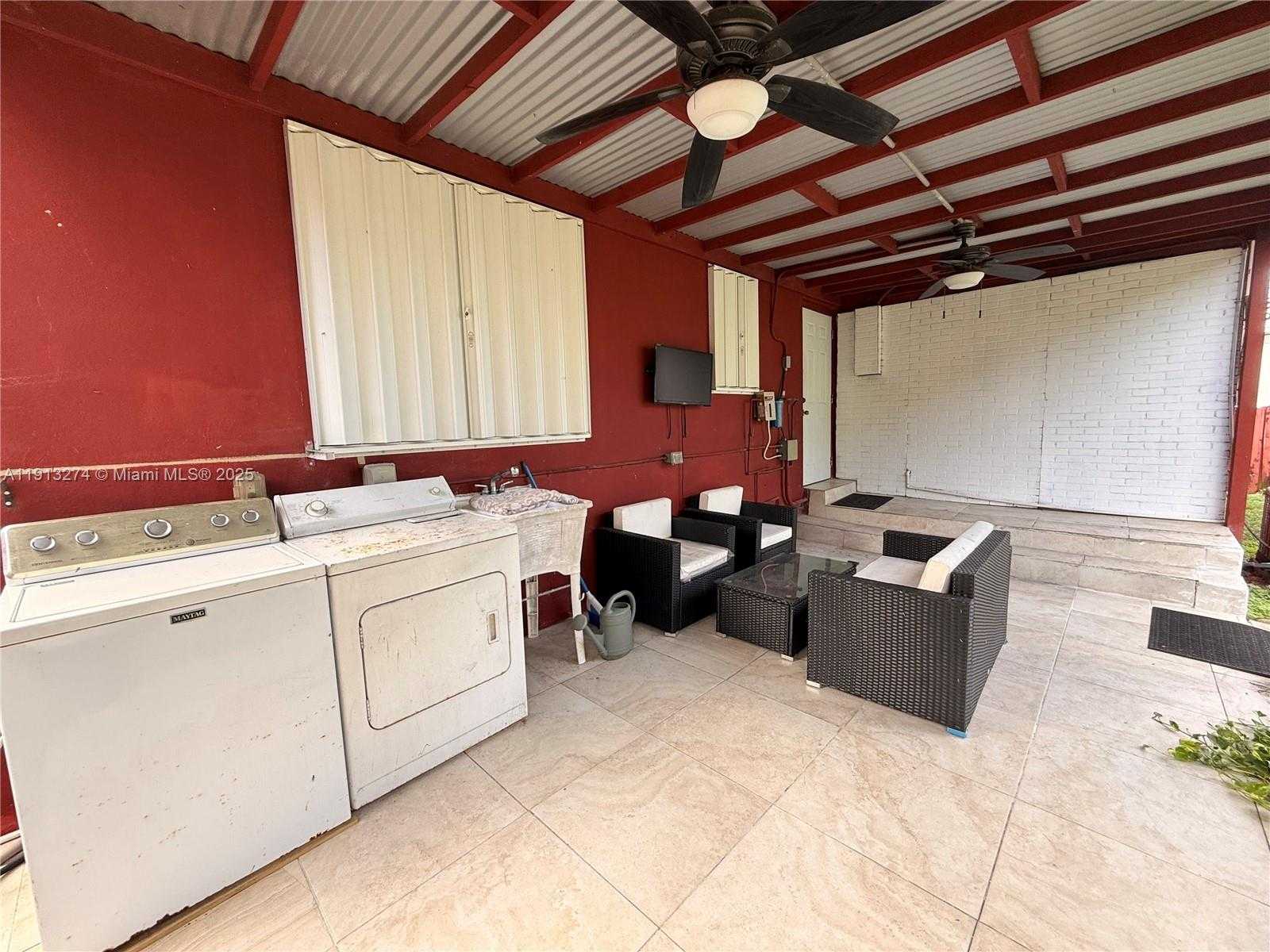 Small Image of 2435 WILSON ST #1, Hollywood Number 17