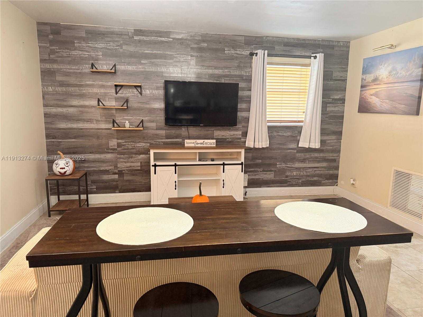 Small Image of 2435 WILSON ST #1, Hollywood Number 19