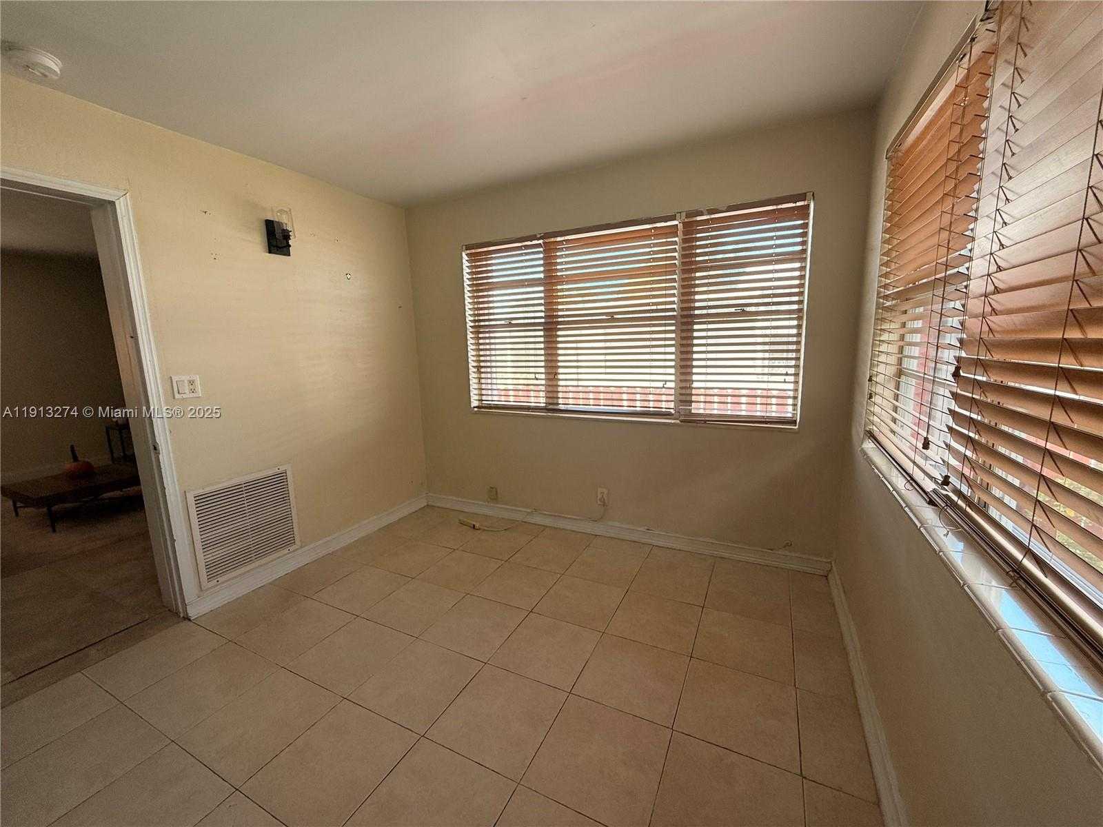 Small Image of 2435 WILSON ST #1, Hollywood Number 23