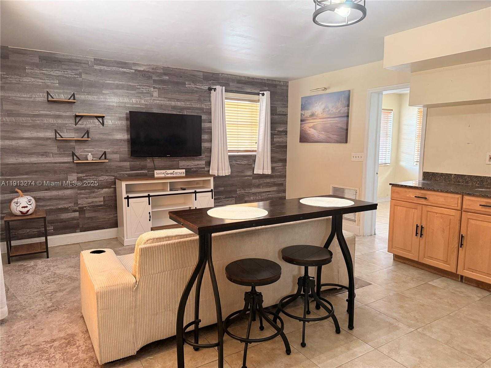 Small Image of 2435 WILSON ST #1, Hollywood Number 25