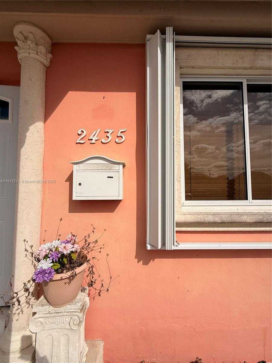 Small Image of 2435 WILSON ST #1, Hollywood Number 4