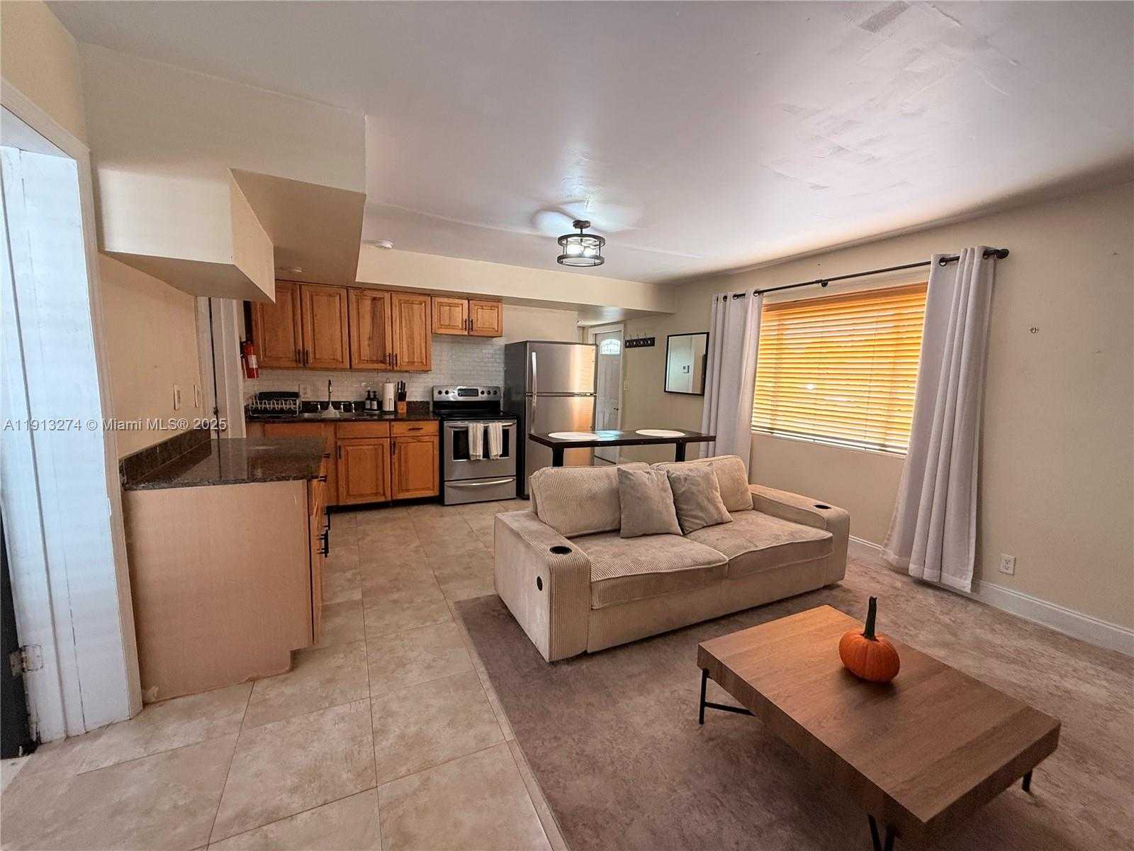 Small Image of 2435 WILSON ST #1, Hollywood Number 6