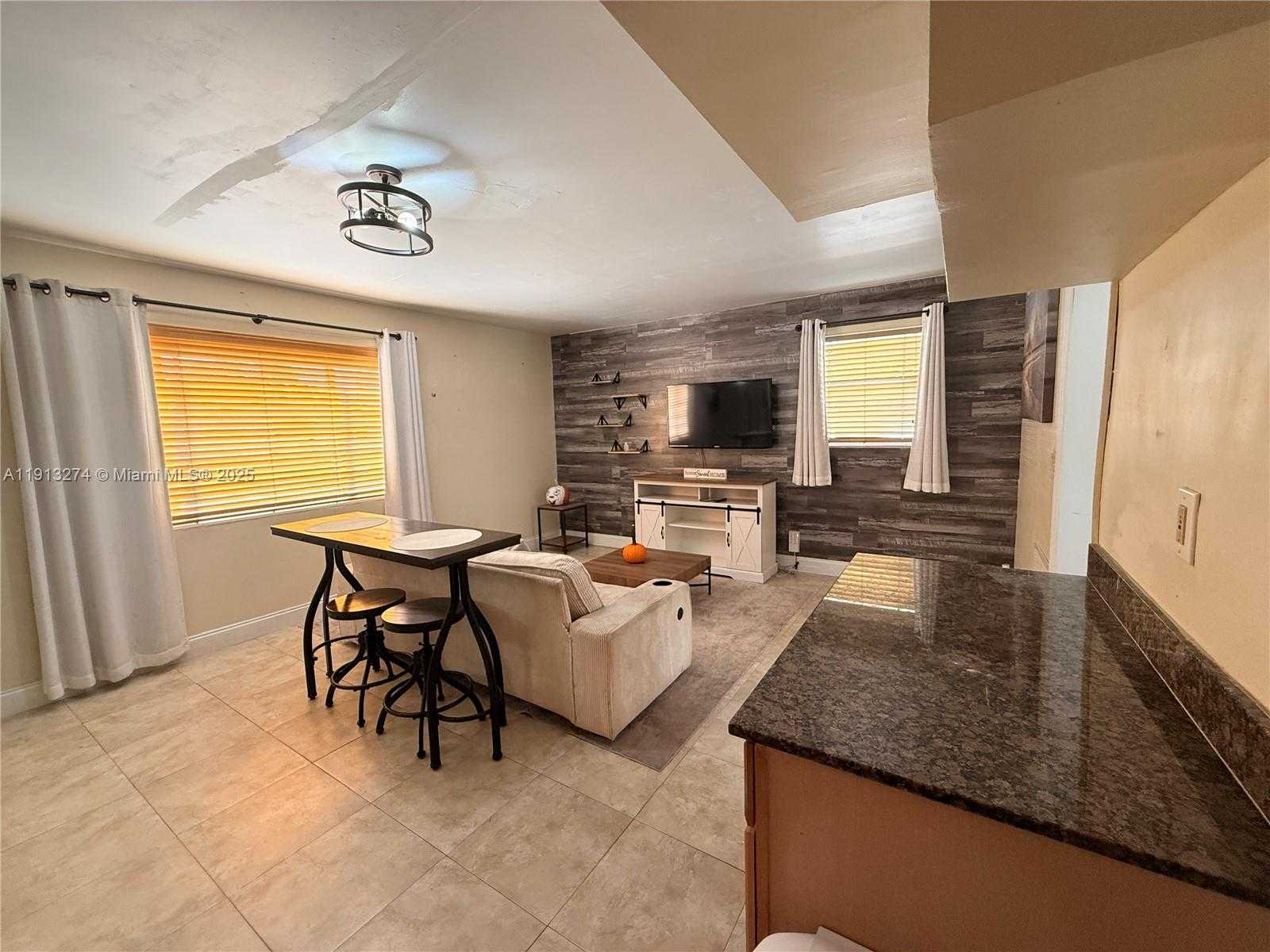 Small Image of 2435 WILSON ST #1, Hollywood Number 8