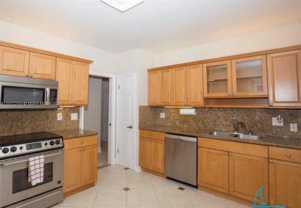 Small Image of 13155 ARCH CREEK TER, North Miami Number 11