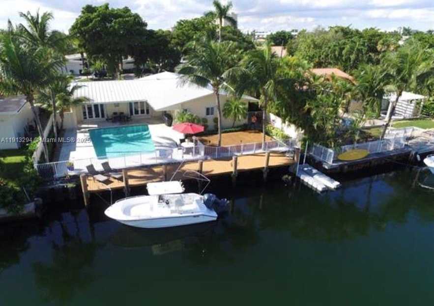 Small Image of 13155 ARCH CREEK TER, North Miami Number 9