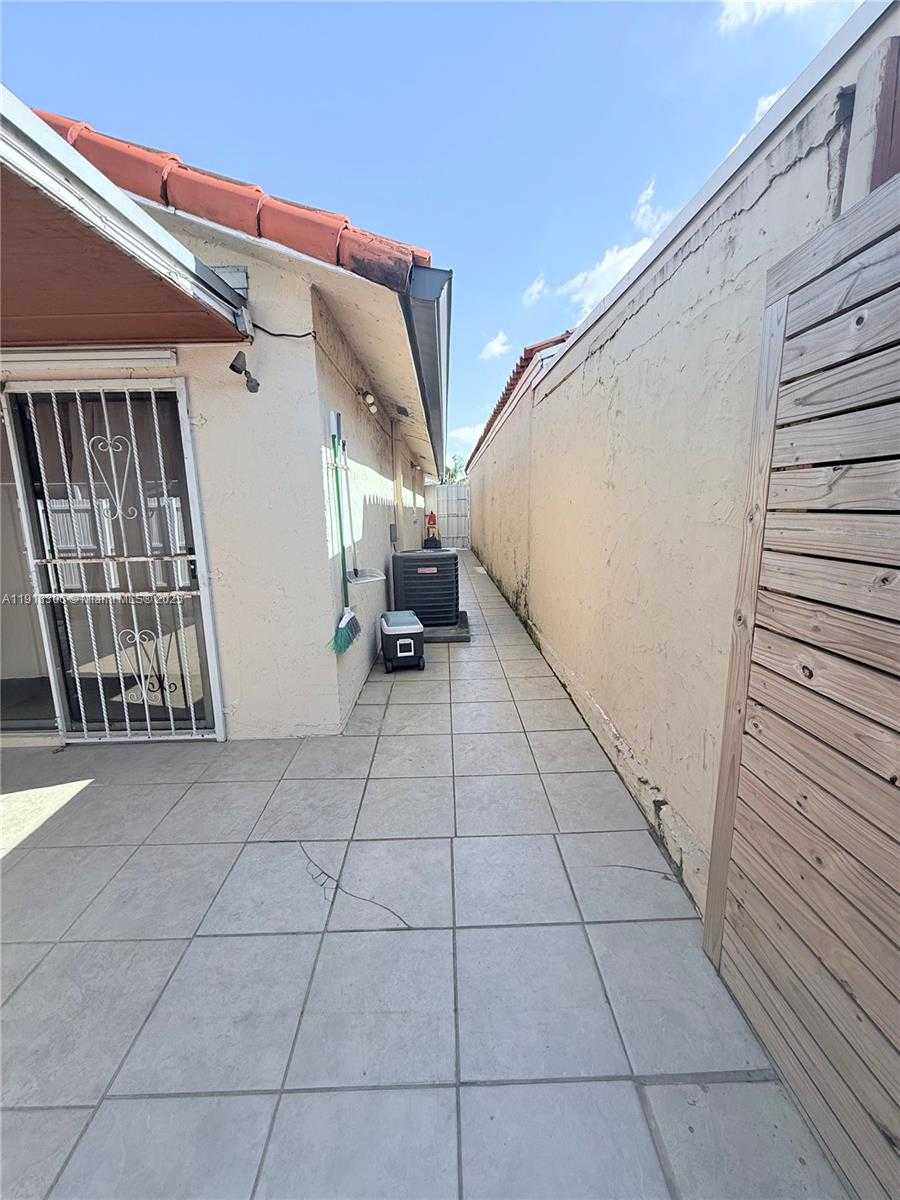 Small Image of 6430 WEST 25TH LN, Hialeah Number 16