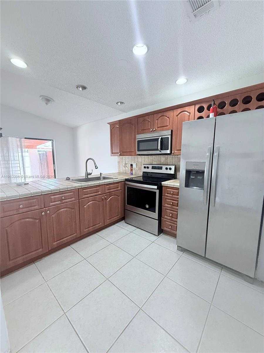 Small Image of 6430 WEST 25TH LN, Hialeah Number 2