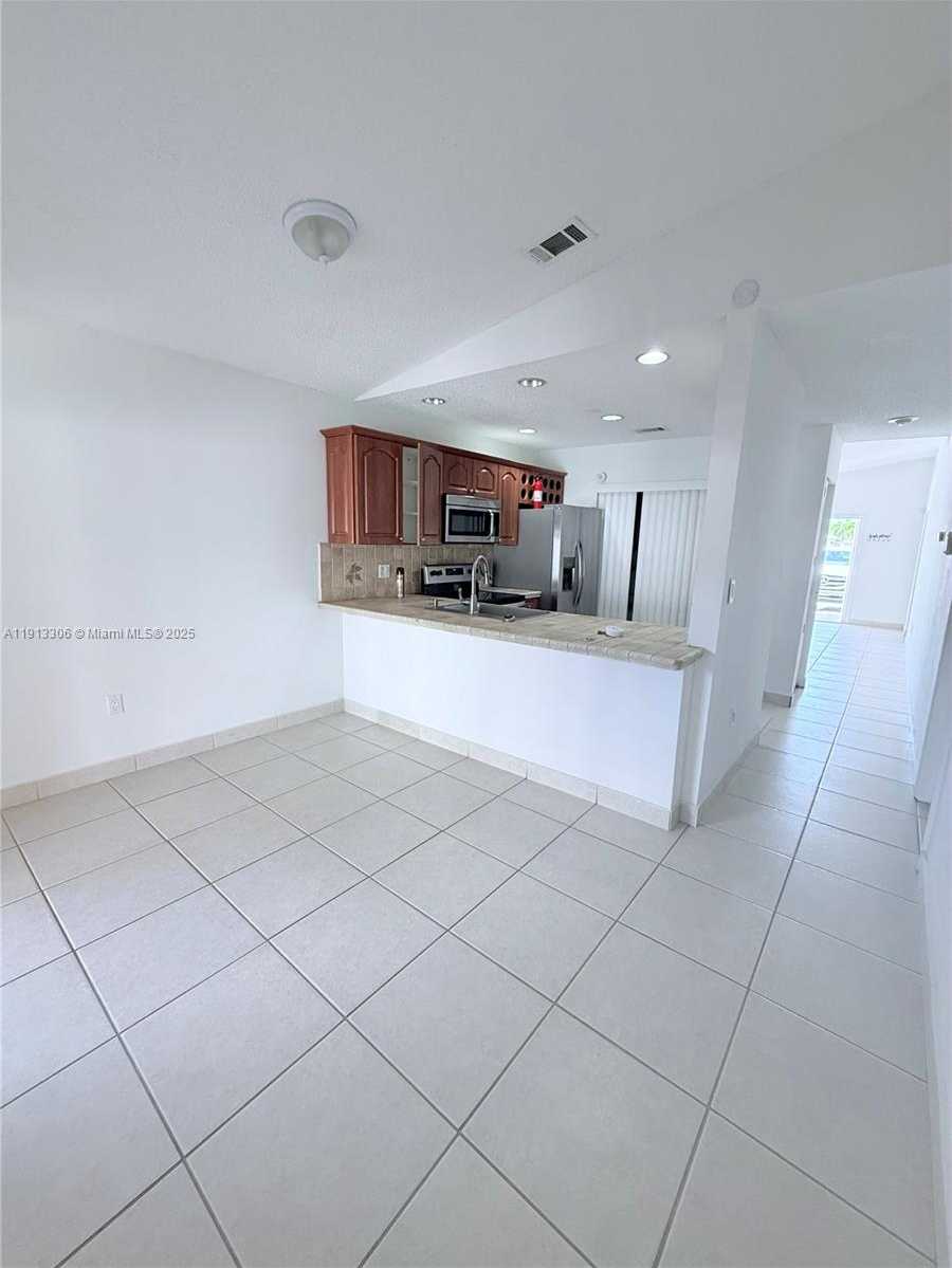 Small Image of 6430 WEST 25TH LN, Hialeah Number 3